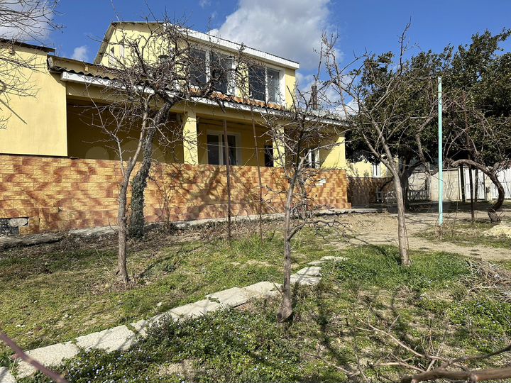 Дом 200 м² на участке 6,5 сот.