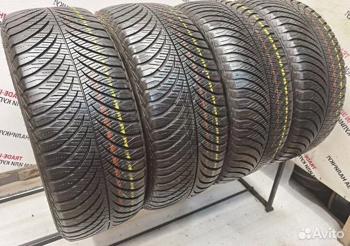 Goodyear Vector 4Seasons 235/55 R17 103H