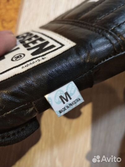 Перчатки для кикбоксинга