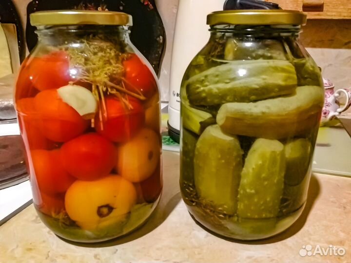 Консервированные огурцы и помидоры