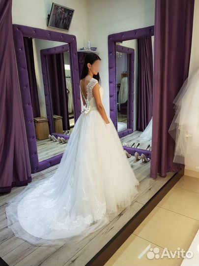 Шикарное свадебное платье со шлейфом р.40-42
