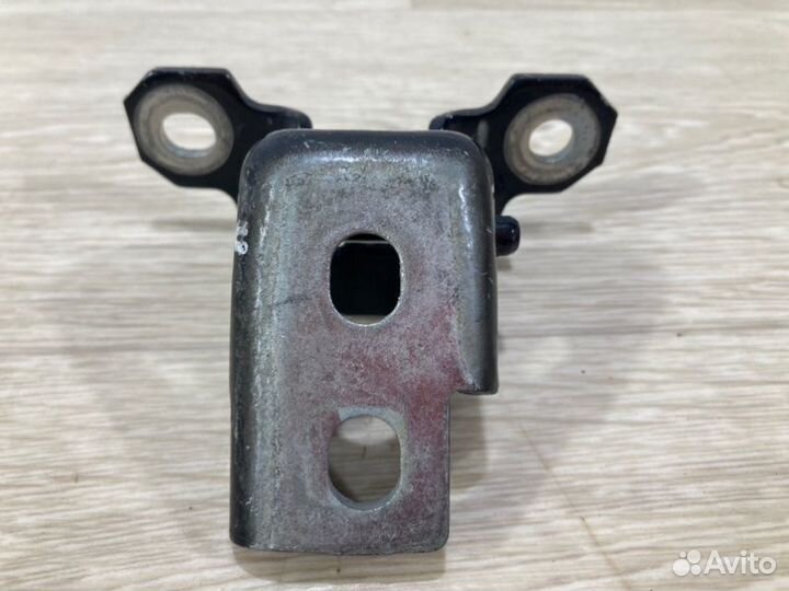 Петля двери Renault Fluence 2010-2017