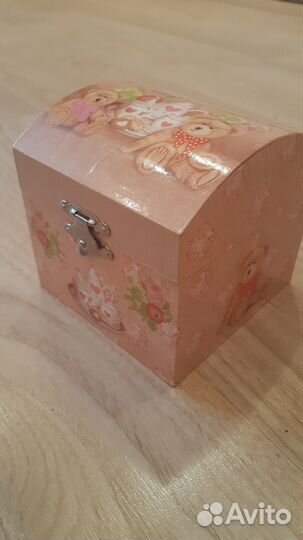 Музыкальная шкатулка с крутящимся медвежонком