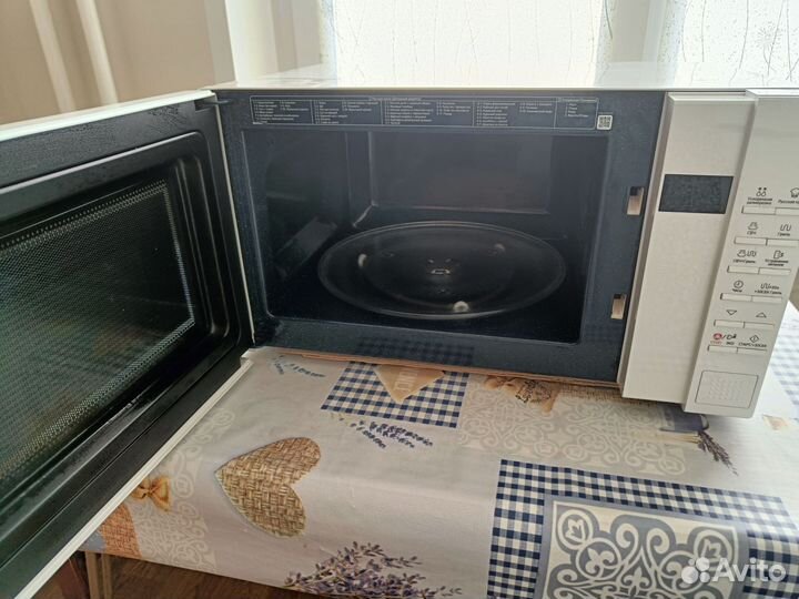 Микроволновая печь Samsung GE88SUW/BW