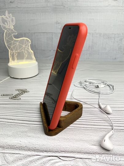Подставка для телефона и планшета из дуба