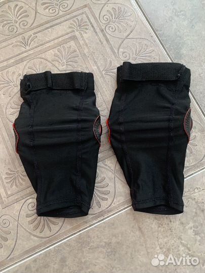 Защита на колени детская эластичная jatcat