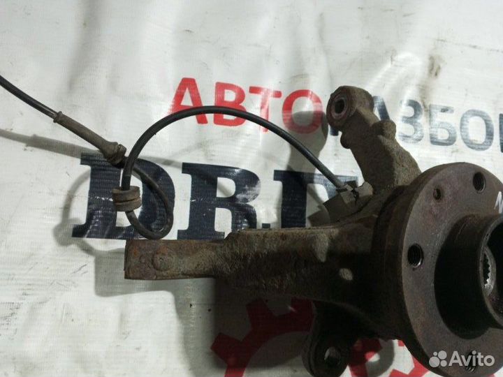 Кулак поворотный со ступицей передний правый