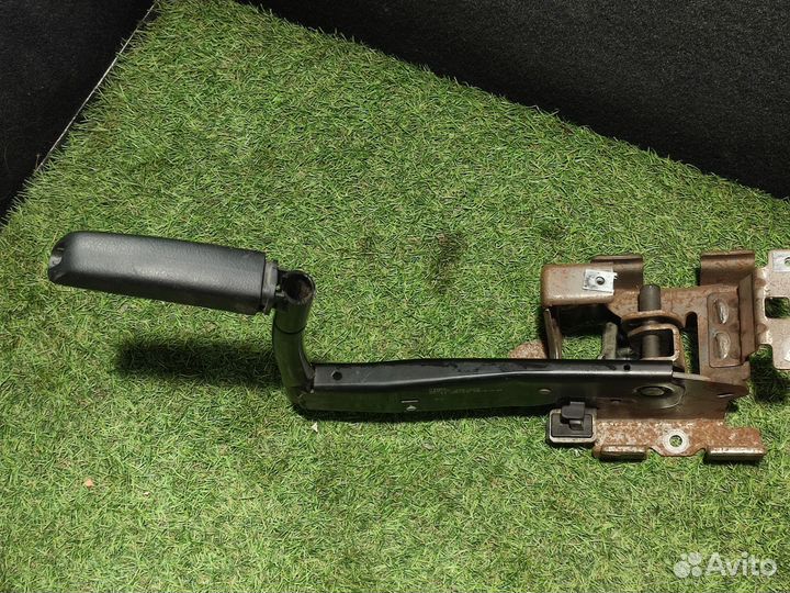 Рычаг стояночного тормоза (ручник ) Peugeot 308