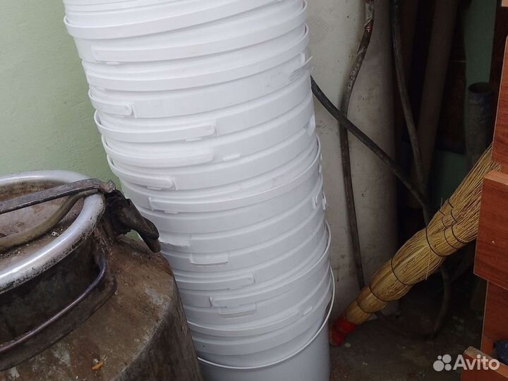 Ведро пластиковое с крышкой 10 литров