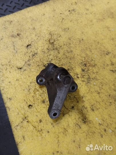 Кронштейн опоры кпп Ford Focus 1