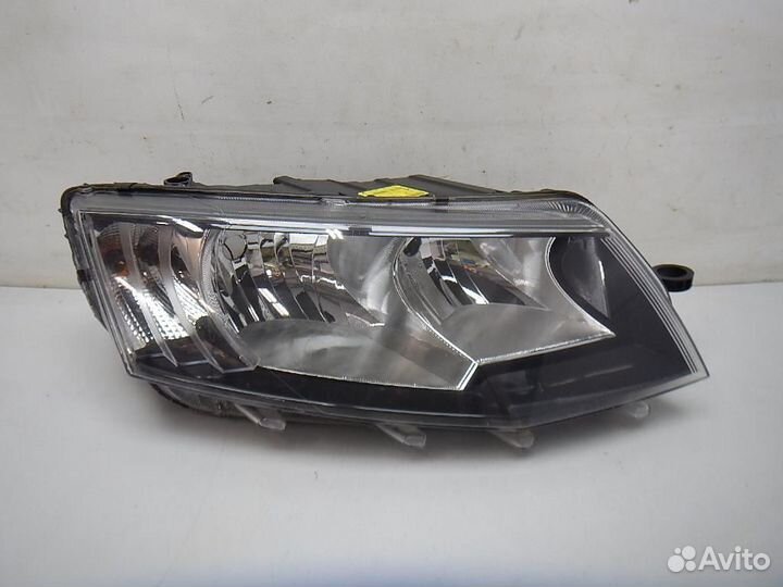 Фара правая Skoda Octavia