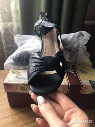 Босоножки 37