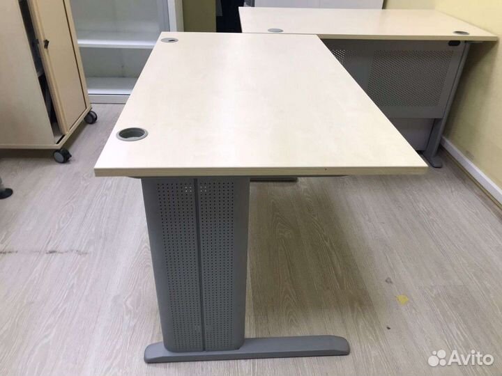 Столы компьютерные, много