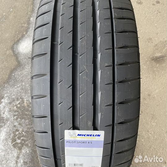 Michelin Pilot Sport 4 S 265/40 R20 Y