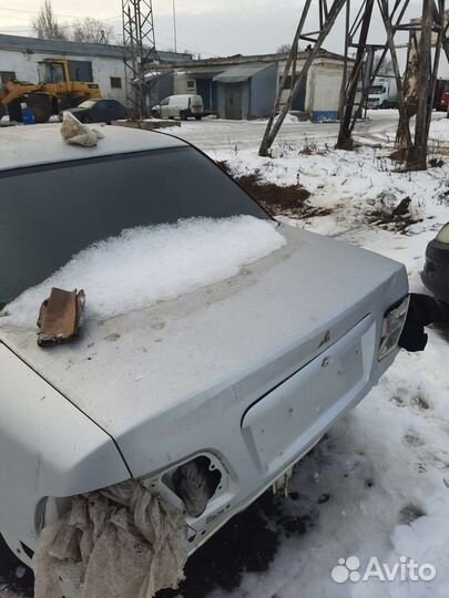 Mitsubishi carisma дверь