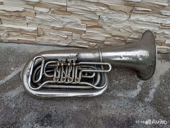 Туба в хорошем состоянии