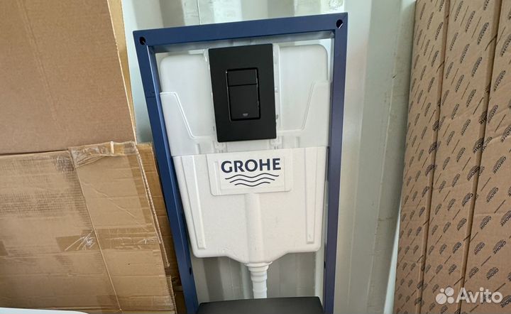 Инсталляция Grohe с черной клавишей смыва