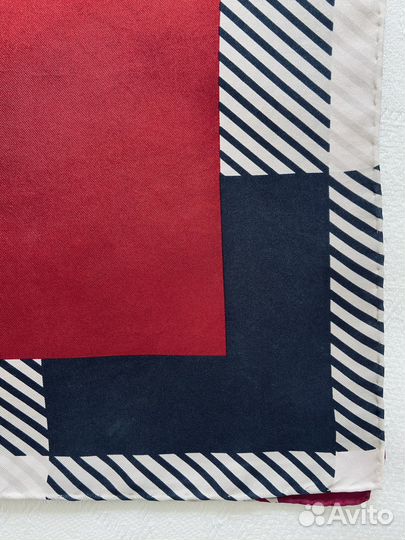 Платок Burberry оригинал шелк 100, 65х65 см