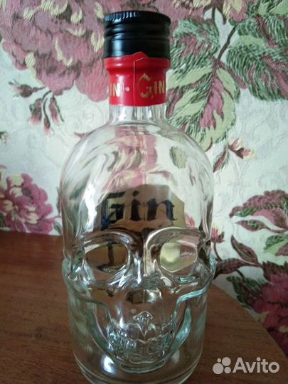 Бутылка 0.5 череп