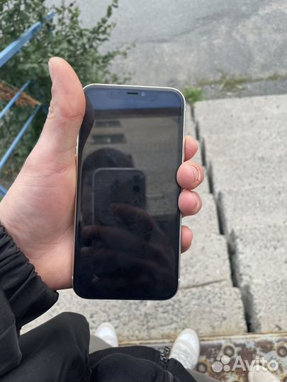 Телефон iPhone 11