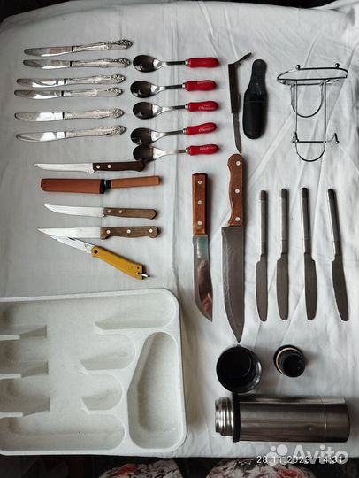 Ножи, ложки, лоток для приборов, подставка, термос