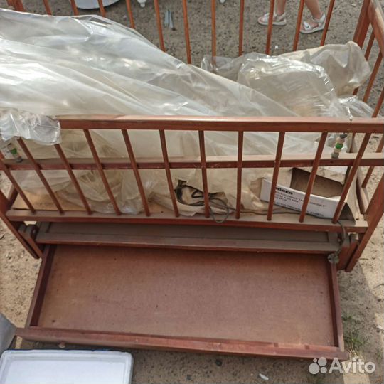 Детская кроватка и стульчик