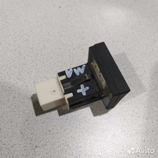 Кнопка антипробуксовочной системы VW golf +