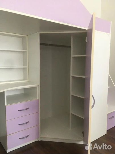 Кровать чердак со столом и шкафом