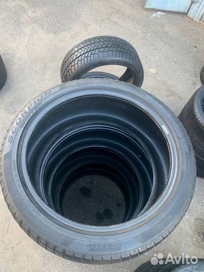 Pirelli Scorpion Winter 275/40 R21 и 305/35 R21 107V
