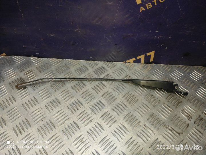 Поводок стеклоочистителя передний правый Renault