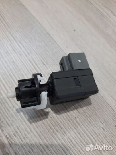 Датчик включения стоп сигнала Лягушка Hyundai sola