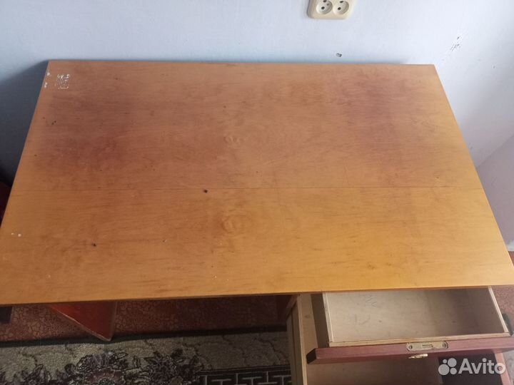 Продаю письменный стол однотумбовый