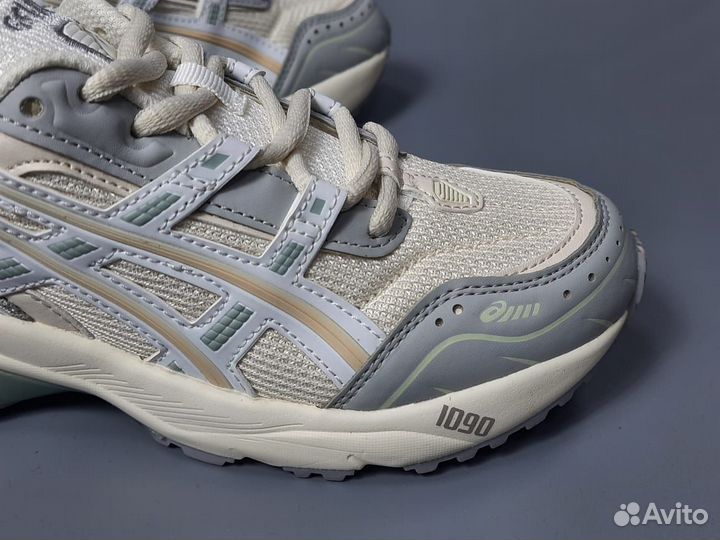 Кроссовки женские беговые asics