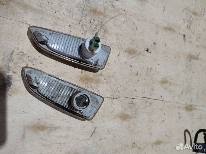 Повторитель поворота передний правый Opel Astra J