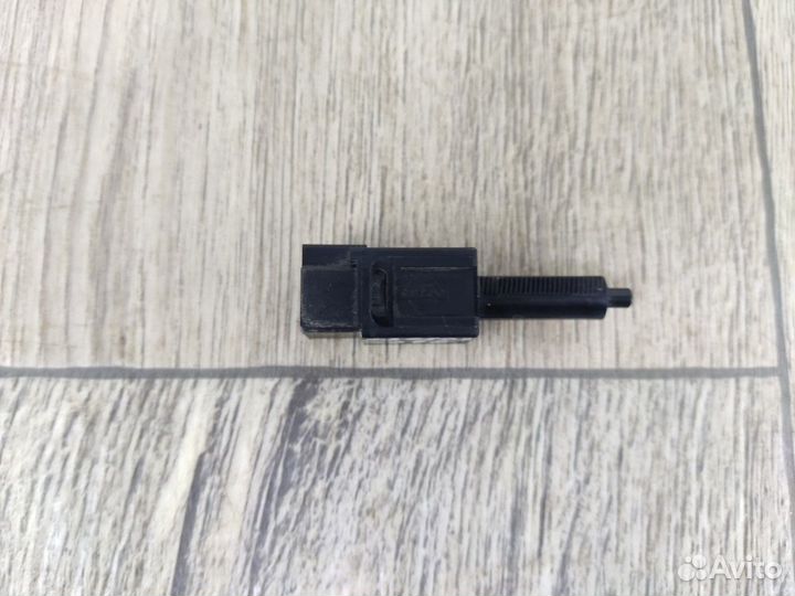Датчик педали тормоза nissan Tiida (C11)