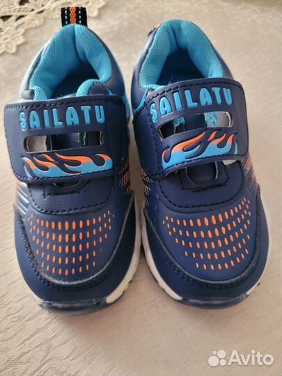 Кроссовки детские