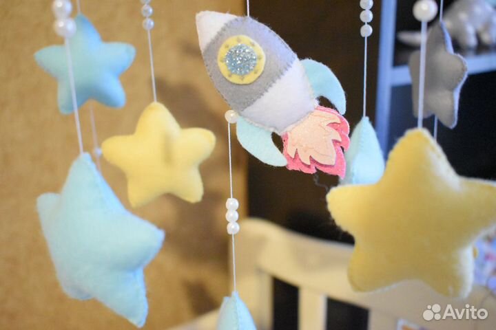 Мобиль из фетра Подарок