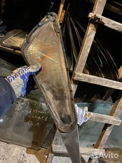 Форточка задняя левая mazda 626 gd седан