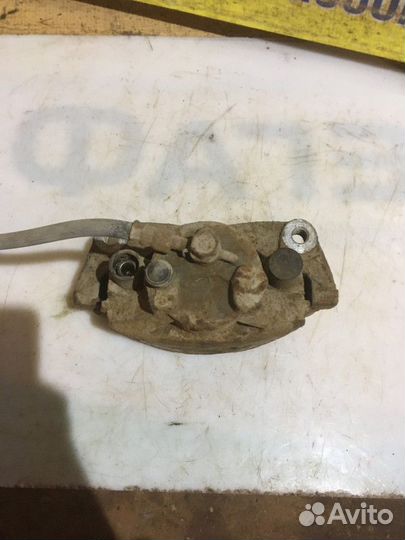 Суппорт тормозной передний правый Toyota Yaris