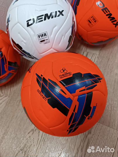 Футбольный мяч Demix зимний р. 5 Fifa Quality Pro