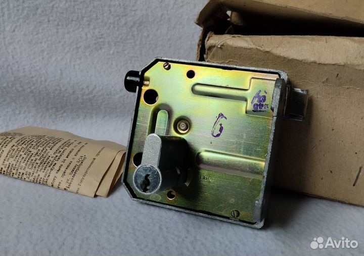 Дверной замок накладной Новый