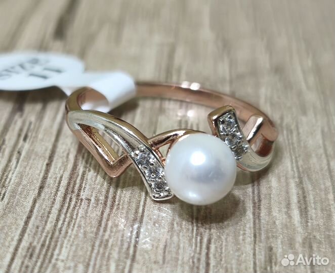 Женское колечко с жемчугом и фианитами, позолота