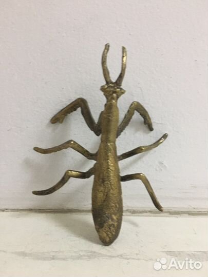 Насекомое богомол большой бронза