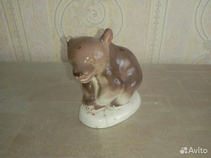 Конфетница, статуэтки, бутылка (стекло, фарфор)