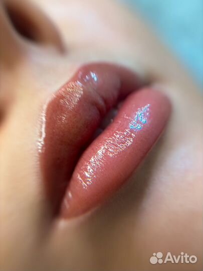 Перманентный макияж бровей и губ