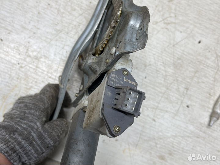 Стеклоподъемник задний правый левый Avensis t250