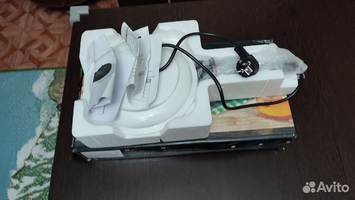 Блинница электрическая Marta, новая