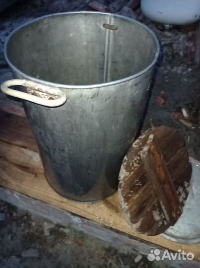 Фляга и кастрюли из алюминия и нержавейки