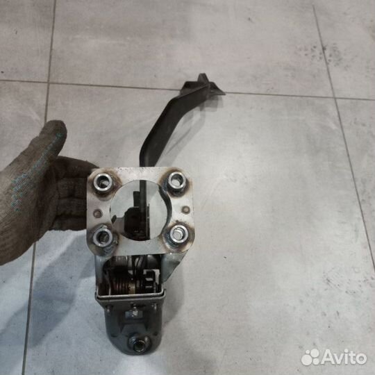 Педаль стояночного тормоза Infiniti Fx