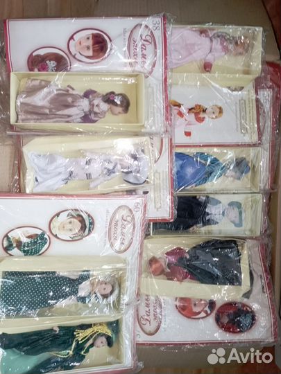 Коллекция фарфоровых кукол в народных котюмах